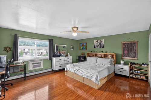 1008 Cricket Ln, Woodbridge, NJ, 07095-1580 | Card Image