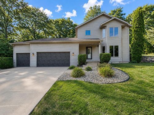 213 Yarrow Hill Dr, Cottage Grove, WI, 53527-9001 | Card Image