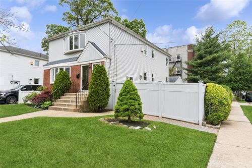 123 Denton Ave, Lynbrook, NY, 11563-3654 | Card Image