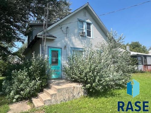 561 N East Ave, Canistota, SD, 57012-2008 | Card Image