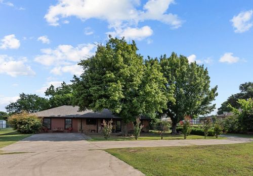 2038 Hill Top Cir, Weatherford, TX, 76085-3017 | Card Image