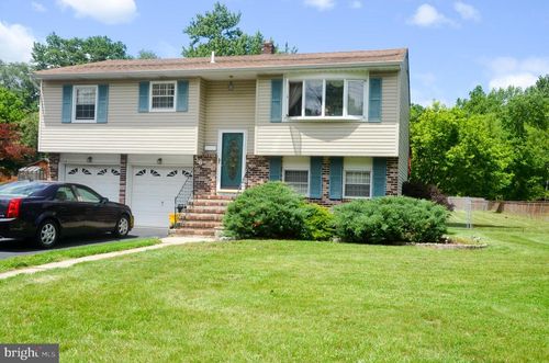 56 Theresa St, Ewing, NJ, 08618-1531 | Card Image
