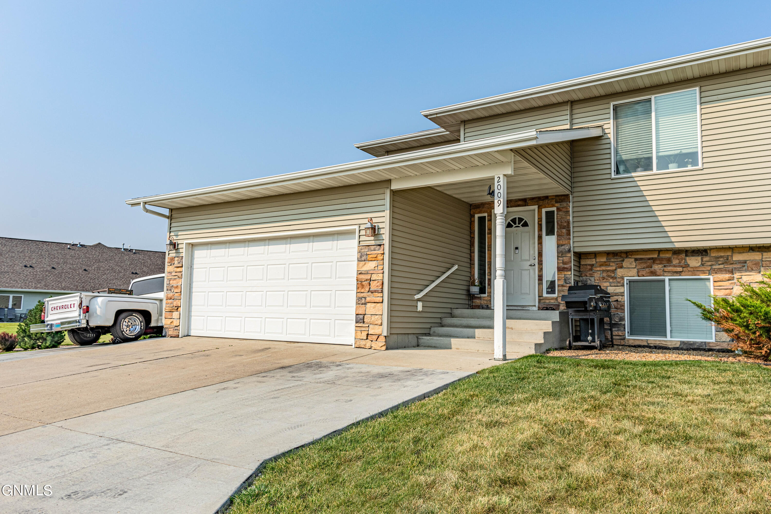 Koch Dr, Bismarck, ND 58503