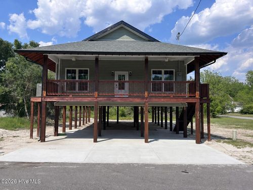 303 E Jones St, Trenton, NC, 28585-7786 | Card Image