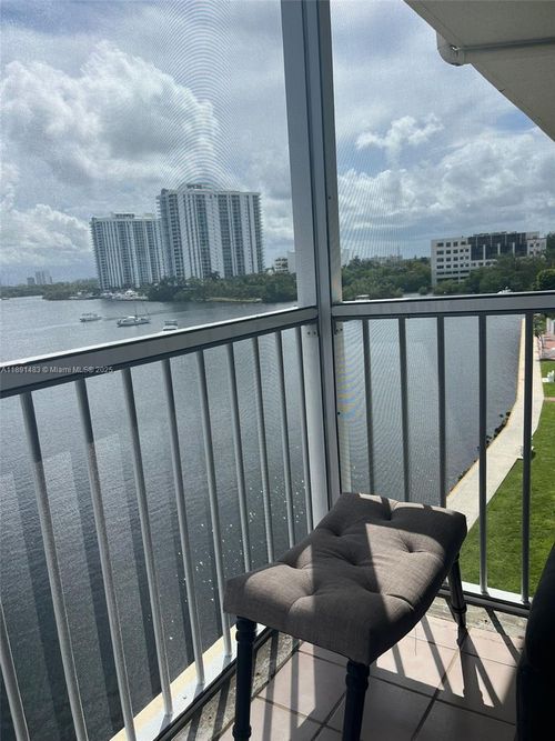 apt-m601-2910 Point East Dr, Aventura, FL, 33160-5035 | Card Image