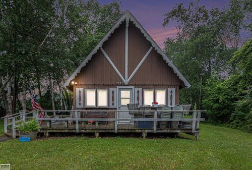 560 S Lakeshore Rd, Port Sanilac, MI, 48469-9632 | Card Image