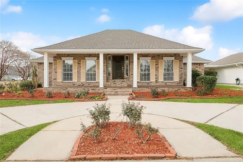 1000 Lake Frances Dr, Gretna, LA, 70056-8315 | Card Image