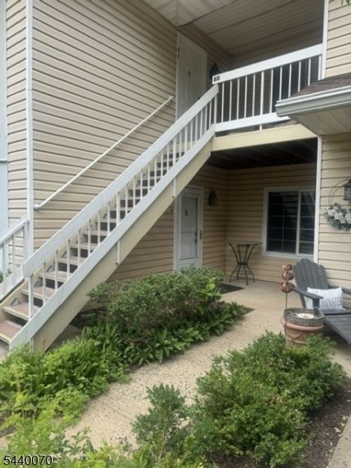 78 Wendover Ct, Bedminster, NJ, 07921-1407 | Card Image