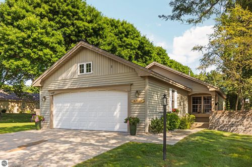 1191 Hemingway Ln, Traverse City, MI, 49686-5069 | Card Image
