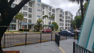 402-3 - 200 177th Dr, Condo with 1 bedrooms, 1 bathrooms and null parking in Sunny Isles Beach FL | Image 1