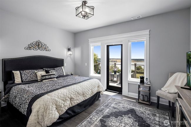 Bedroom with balcony on second floor. With it's own bathroom as well! | Image 28