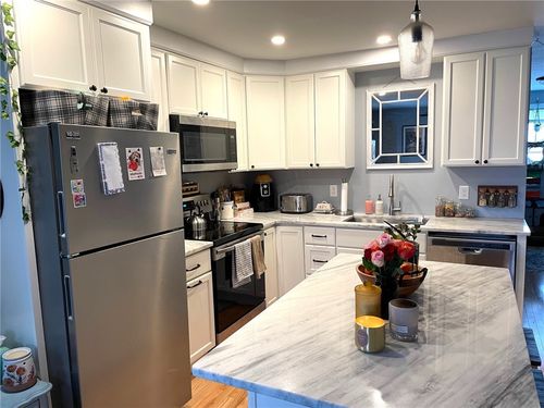 1-15 Third School St, Bristol, RI, 02809-3225 | Card Image