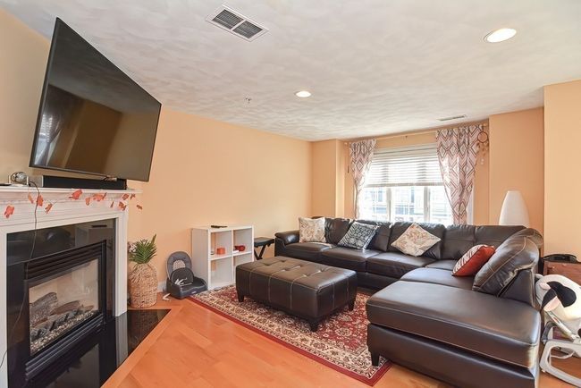 UNIT-4 - 1 Olson St, House attached with 2 bedrooms, 3 bathrooms and 1 parking in Wilmington MA | Image 4
