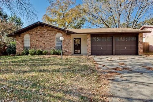 2302 Mercedes Rd, Denton, TX, 76205-5990 | Card Image