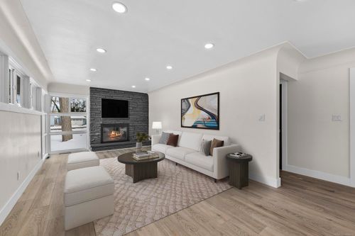 2051 Avondale St, Sylvan Lake, MI, 48320-1707 | Card Image