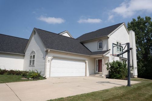 N48W16103 Lone Oak Ln, MENOMONEE FALLS, WI, 53051-7529 | Card Image