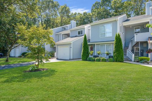 40 Lakeview Dr, Manorville, NY, 11949-2848 | Card Image