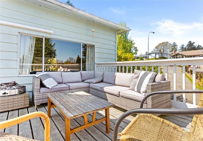 931 Mesher Pl, House other with 3 bedrooms, 3 bathrooms and 4 parking in Esquimalt BC | Image 26