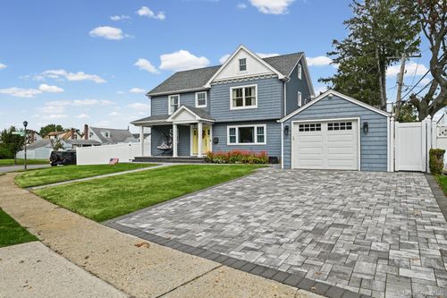 325 Paul Pl, W Hempstead, NY, 11552-2816 | Card Image