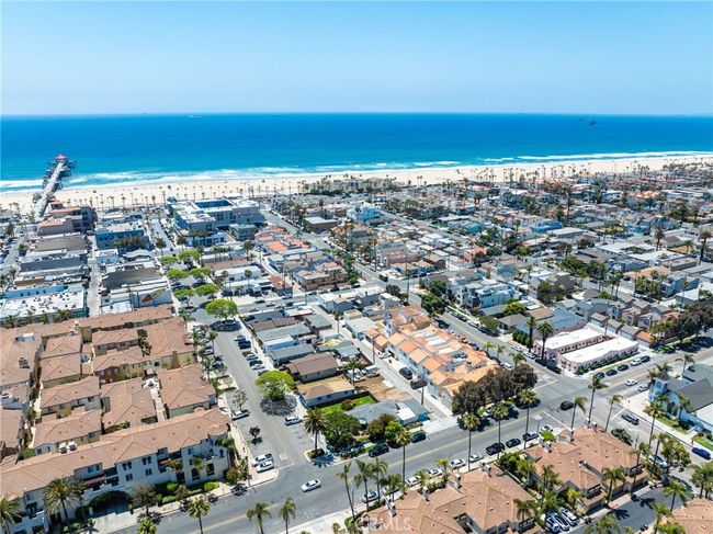 326 6 Th St, House other with 4 bedrooms, 5 bathrooms and 2 parking in Huntington Beach CA | Image 67