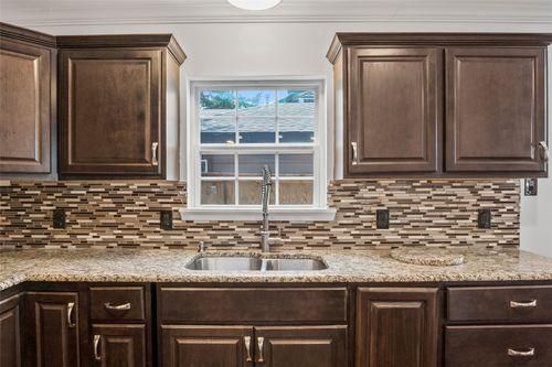 3338 Falls Dr, Dallas, TX, 75211-5939 | Card Image