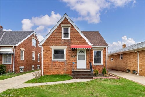 3202 Parklane Dr, Parma, OH, 44134-3426 | Card Image