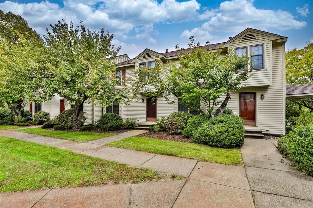 Apache Way, Tewksbury, MA 01876