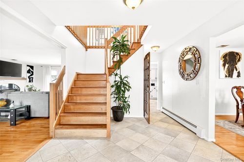 8 Lynch Ct, Garnerville, NY, 10923-1347 | Card Image