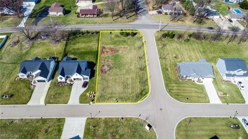 5677 Shadow Ridge Cir Nw, North Canton, OH, 44720-5595 | Card Image