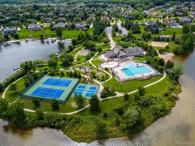 49935 Blackberry Trl, Condo with 3 bedrooms, 3 bathrooms and null parking in Novi MI | Image 34