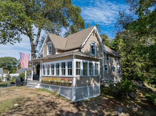 83 Central Ave, Brunswick, ME, 04011-8105 | Card Image