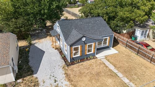 805 Adkins St, Bowie, TX, 76230-4701 | Card Image