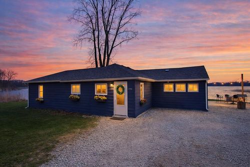 7715 N Spruce Ln, New Carlisle, IN, 46552-9208 | Card Image