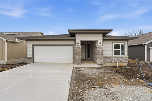 20683 Skyview Ln, Spring Hill, KS, 66083-7606 | Card Image