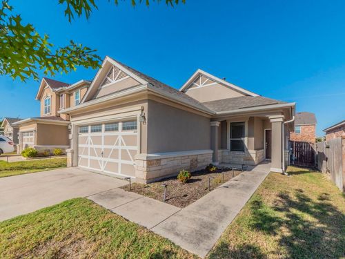 107-109 Holstein St, Hutto, TX, 78634-2121 | Card Image