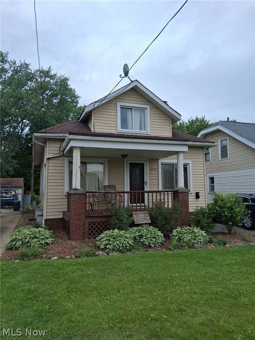 3734 W 128th St, Cleveland, OH, 44111-4525 | Card Image