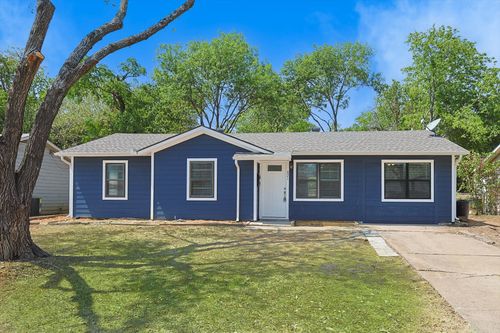 821 Collin Dr, Euless, TX, 76039-3303 | Card Image