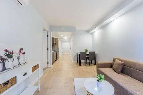 4d-37-32 89th St, Jackson Heights, NY, 11372-7828 | Card Image