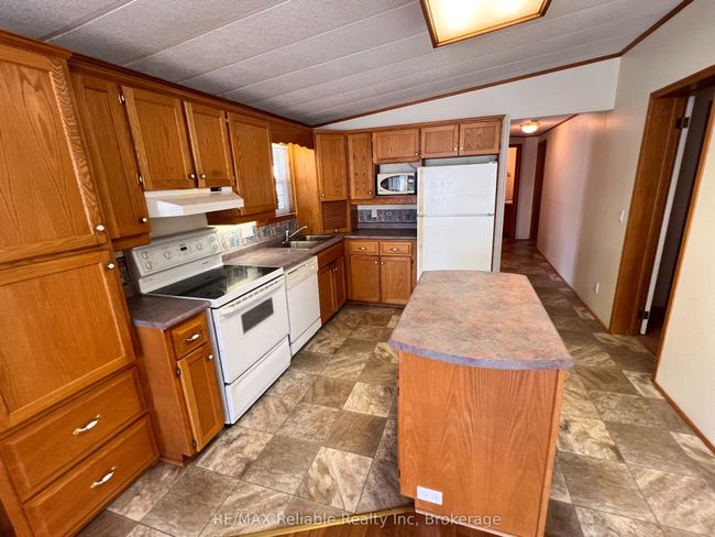 49 Cherokee Lane, Home with 2 bedrooms, 1 bathrooms and 2 parking in Goderich ON | Image 13