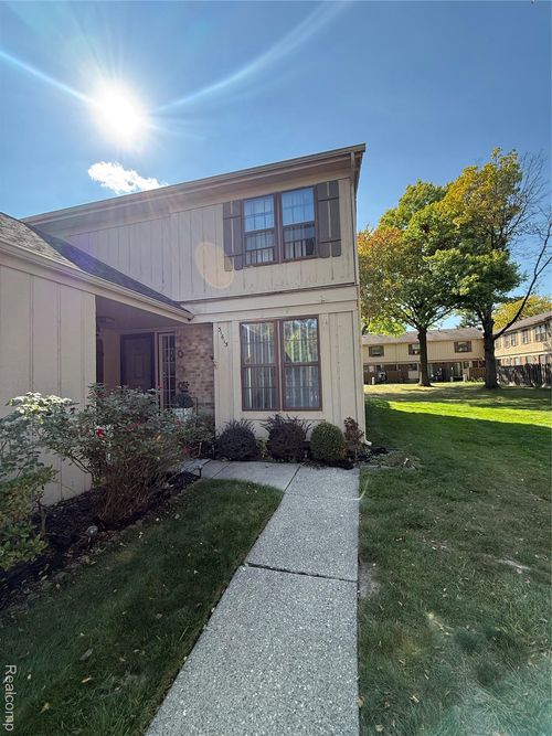 31613 Bear Creek Blvd, Warren, MI, 48093-5521 | Card Image