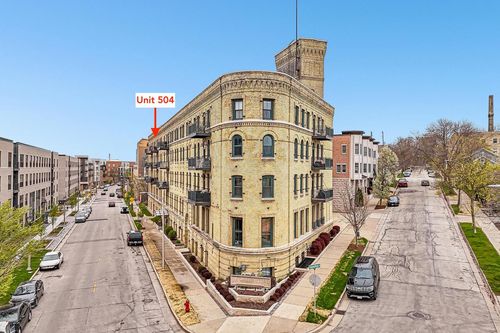 504-1818 N Water Street, Milwaukee, WI, 53202 | Card Image
