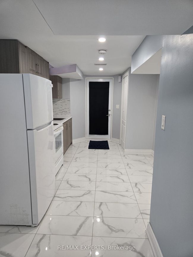 BSMT - 60 Iceland Poppy Trail, House attached with 2 bedrooms, 1 bathrooms and 1 parking in Brampton ON | Image 4
