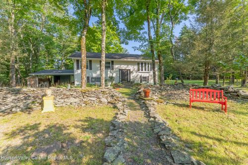 12 Arnold Dr, Woodstock, NY, 12498-1701 | Card Image
