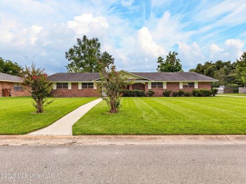 6 Pecan Cir, Long Beach, MS, 39560-3851 | Card Image