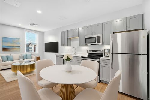 1624 Lonsdale Ave, Lincoln, RI, 02865-1840 | Card Image