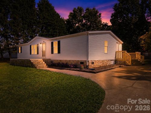 3940 Teaberry Ln, Newton, NC, 28658-8383 | Card Image
