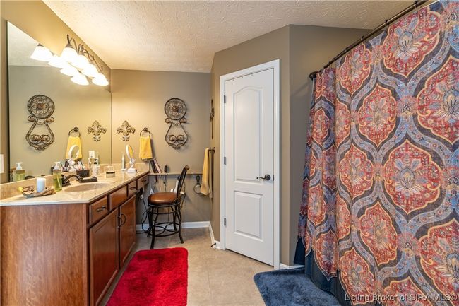 1721 Spring Gate Cir, Condo with 3 bedrooms, 2 bathrooms and null parking in Jeffersonville IN | Image 17