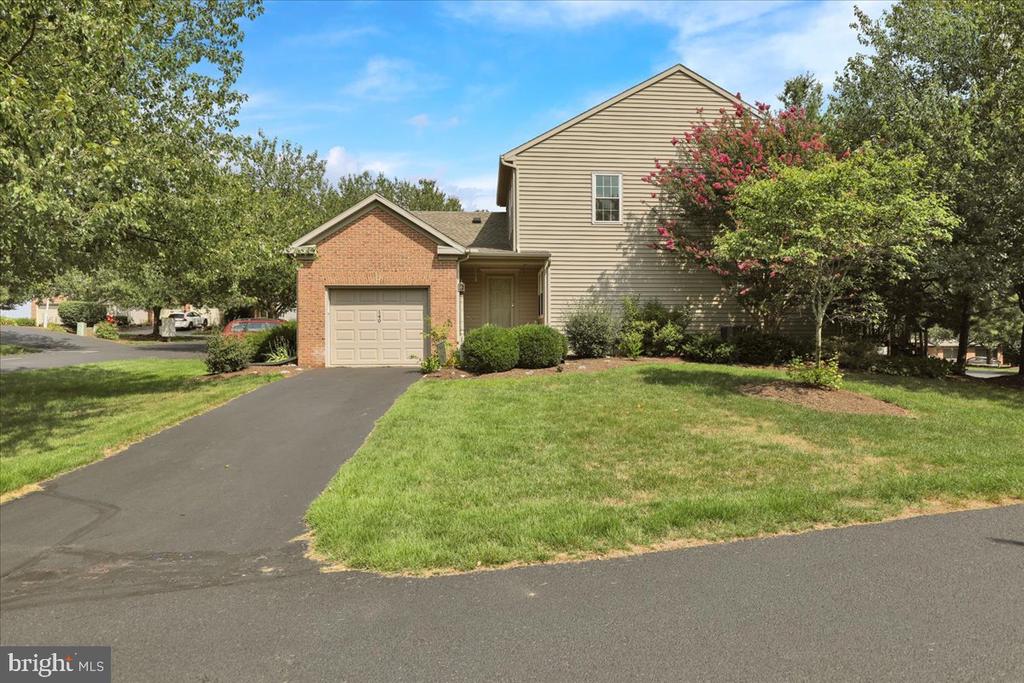Mallard Dr, Lancaster, PA 17601