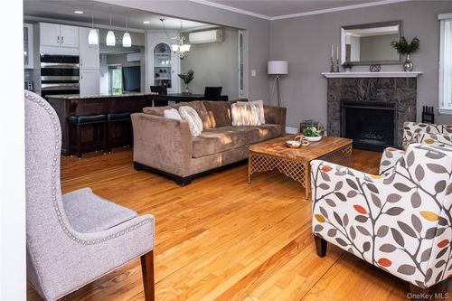 217 Elton Rd, Garden City, NY, 11530-5007 | Card Image