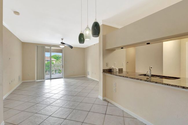 APT-302 - 6510 Emerald Dunes Dr, Condo with 2 bedrooms, 2 bathrooms and null parking in West Palm Beach FL | Image 18